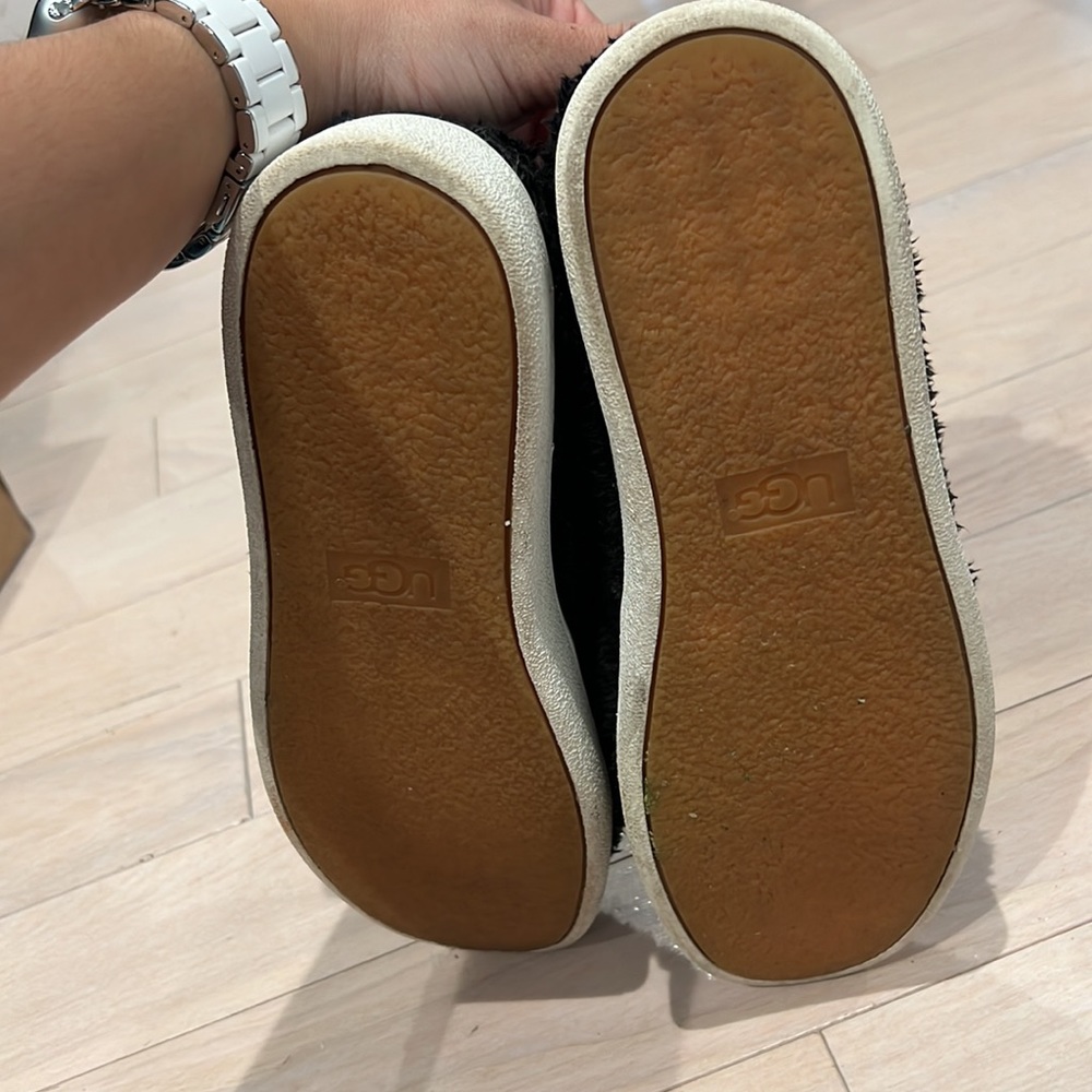 UGG Ricci Black Shoes - Picture 7 of 7